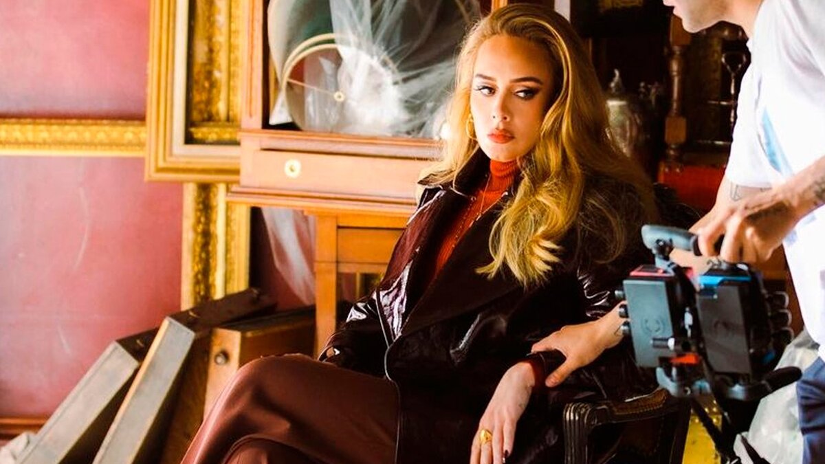 https://www.instagram.com/adele/?hl=ru
