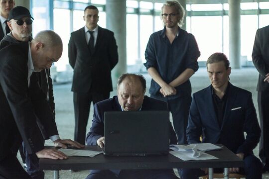 Кадр из сериала «Под прикрытием»