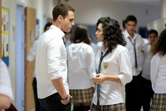Кадр из сериала «В ожидании солнца»