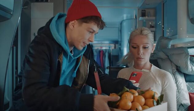 кадр из видео
