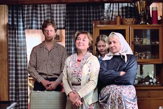 Кадр из фильма «Любовь и голуби»
