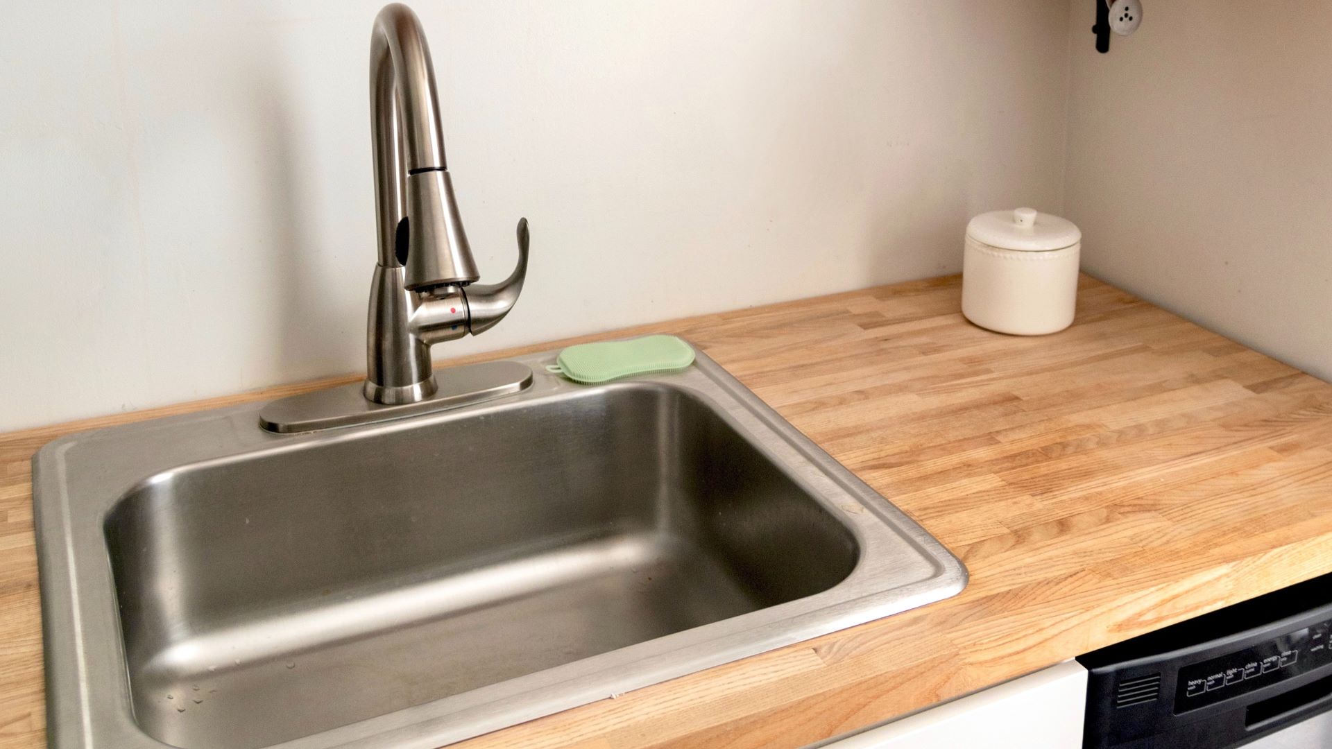 Такая чистка труб избавит от вони из раковины: на кухне станет свежо и ...