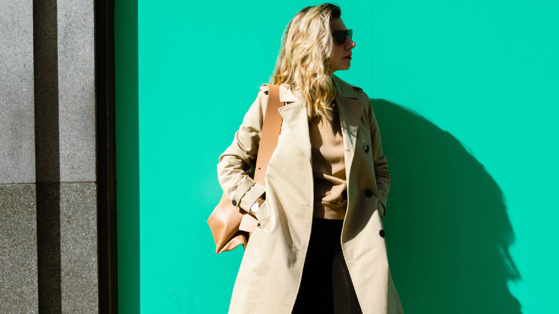 Не обязательно отдавать тренч в химчистку: освежить верхнюю одежду ...