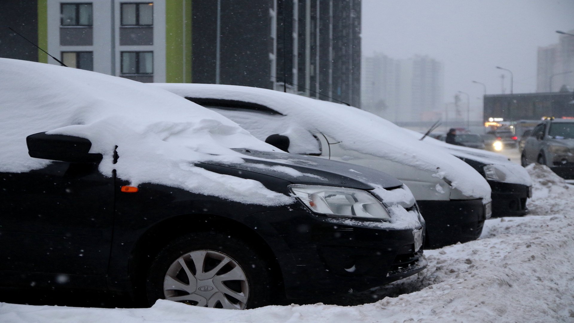 Лишат прав за прогрев двигателя: ГИБДД проверяет дворы