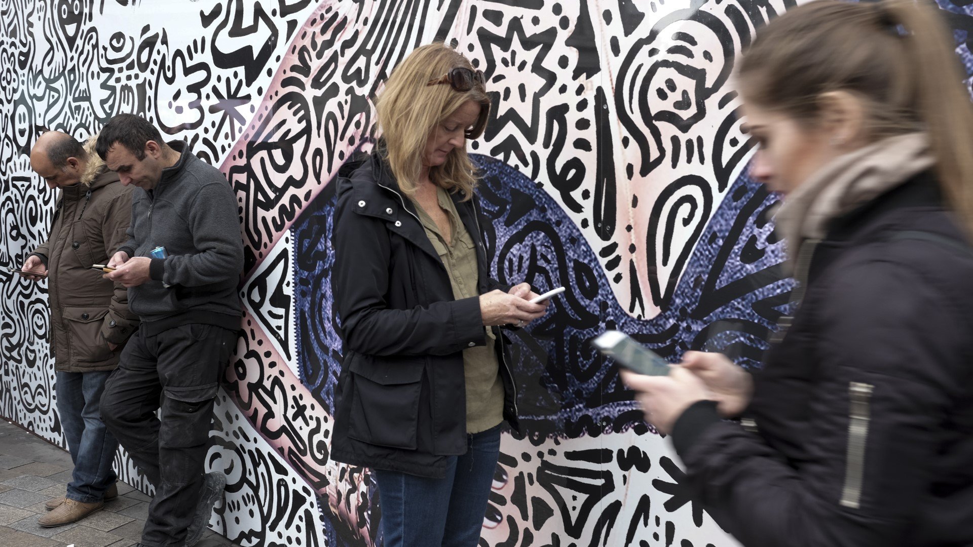 Дело не в батарее — срочно в сервис: вот почему телефон быстро разряжается