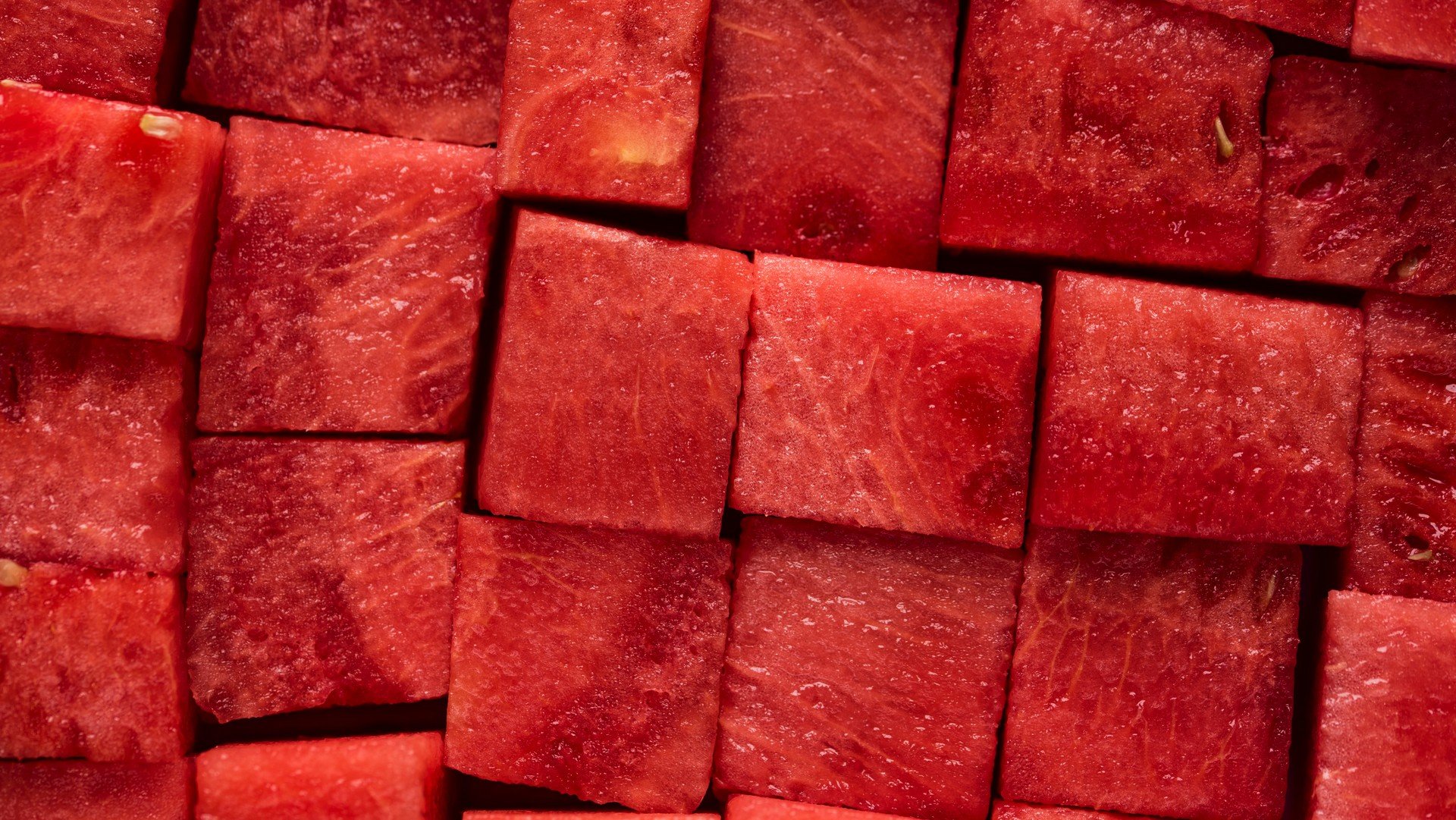 Такое происходит повсеместно: вот чем накачивают арбузы на прилавках